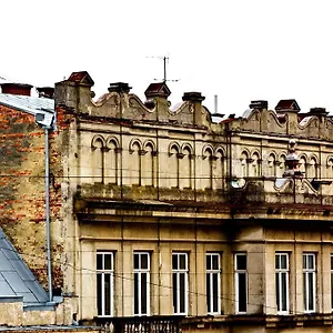  Otel Mini-hotel Under The Roof